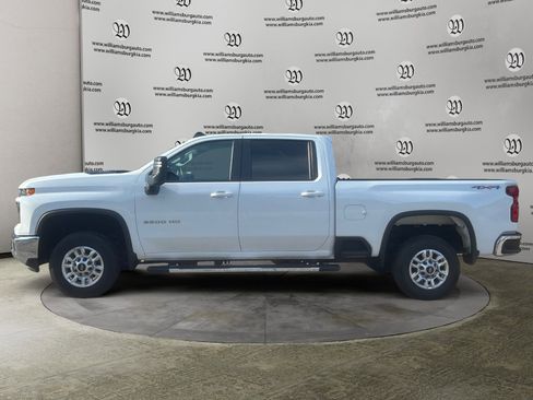 Used 2024 Chevrolet Silverado 2500 LT image 2