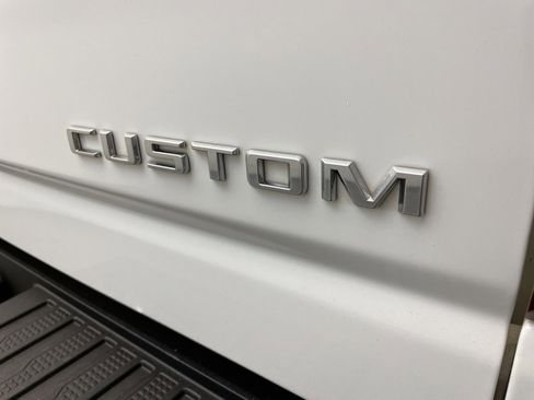 Used 2021 Chevrolet Silverado 2500 Custom w/ Custom Value Package image 9