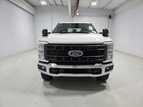 Used 2023 Ford F250 XL w/ FX4 Off-Road Package AWD/4WD image 4