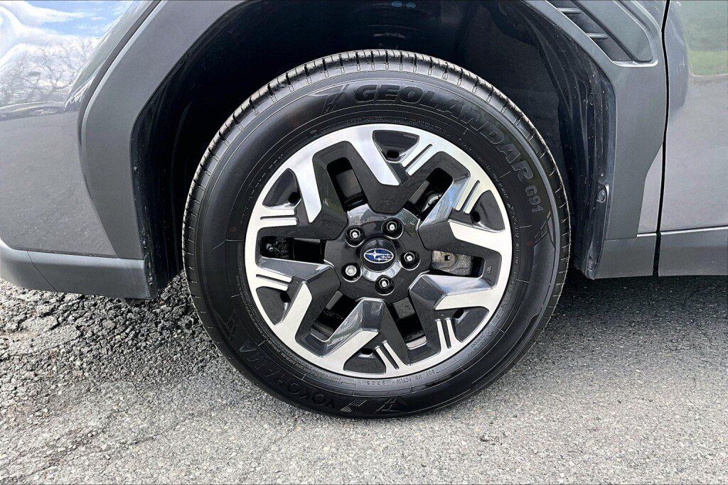 Used 2026 Subaru Forester Premium AWD/4WD image 17