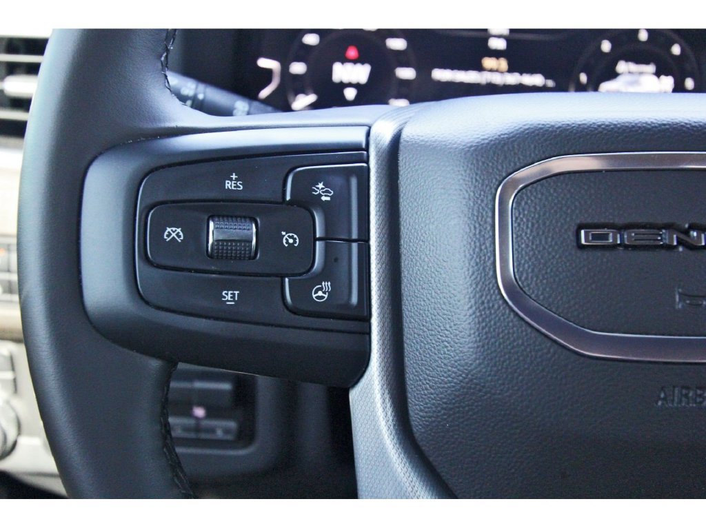 Used 2024 GMC Yukon Denali AWD/4WD image 16