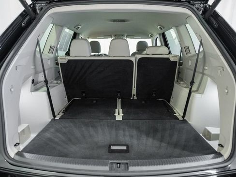 Used 2025 Volkswagen Atlas SE AWD/4WD image 9