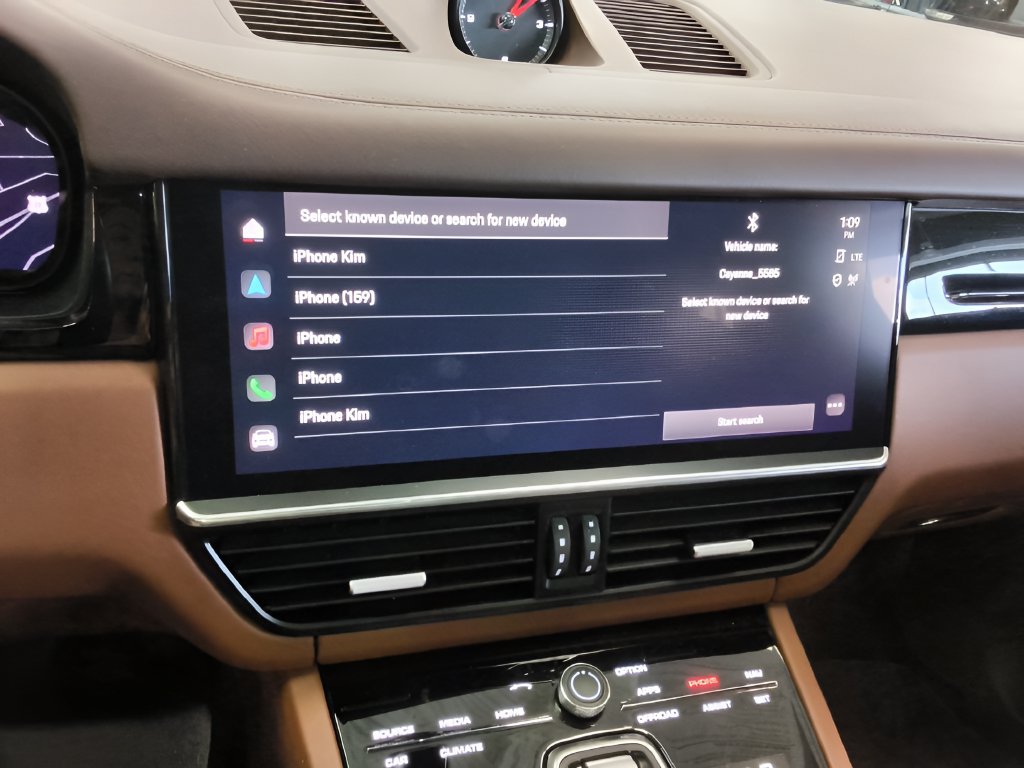 Used 2024 Porsche Cayenne Coupe AWD/4WD image 21