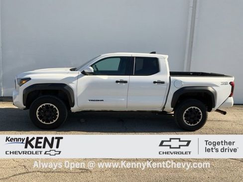 Used 2024 Toyota Tacoma TRD Off-Road image 34