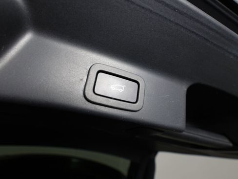 Used 2017 Jaguar F-PACE Premium image 20