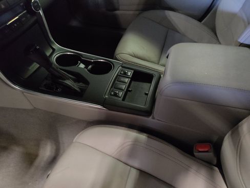 Used 2015 Toyota Camry XLE w/ Moonroof Package FWD image 26