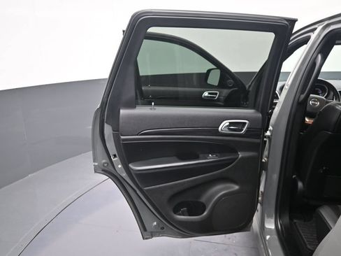 Used 2020 Jeep Grand Cherokee Altitude AWD/4WD image 27