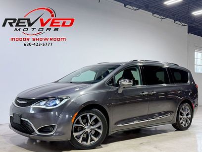 Used 2017 Chrysler Pacifica Limited w/ UConnect Theater Package