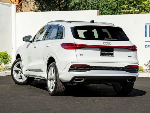 Certified 2025 Audi Q5 Premium Plus w/ Premium Plus AWD/4WD image 9