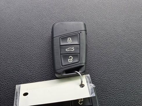 Certified 2021 Volkswagen Atlas Cross Sport SE image 22