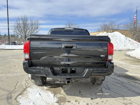 Used 2019 Toyota Tacoma TRD Off-Road w/ Technology Package image 4
