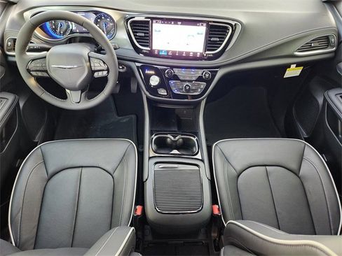 New 2026 Chrysler Pacifica Limited w/ S Appearance Package image 18