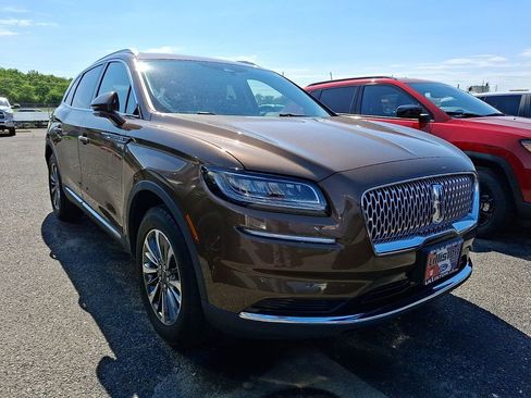 Used 2022 Lincoln Nautilus FWD w/ Premium Package image 2