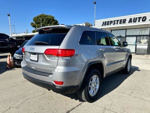 Used 2018 Jeep Grand Cherokee Laredo RWD image 5