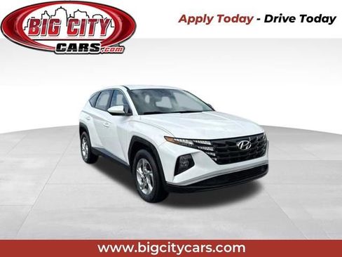 Used 2022 Hyundai Tucson SE image 1