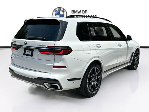 Used 2023 BMW X7 xDrive40i w/ M Sport Package AWD/4WD image 7