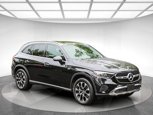 Used 2025 Mercedes-Benz GLC 350e 4MATIC image 5