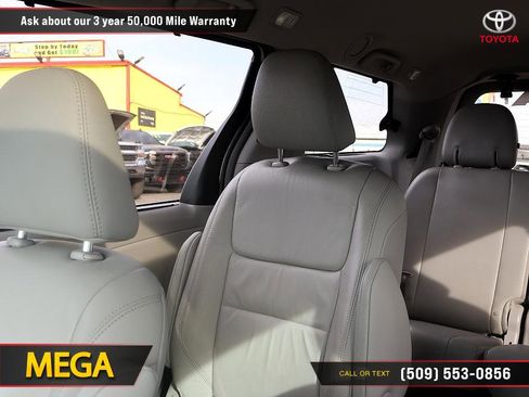 Used 2017 Toyota Sienna XLE image 19