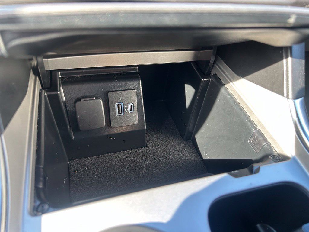 Used 2021 Ford Explorer XLT w/ Equipment Group 202A AWD/4WD image 22