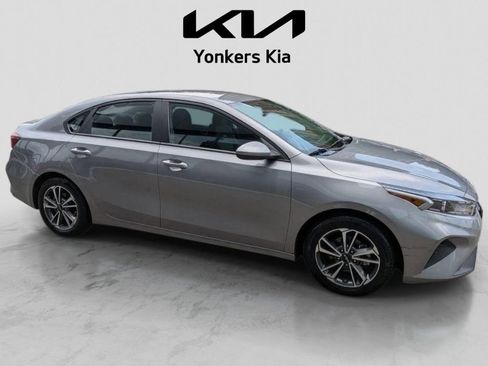 Used 2023 Kia Forte LXS FWD image 5