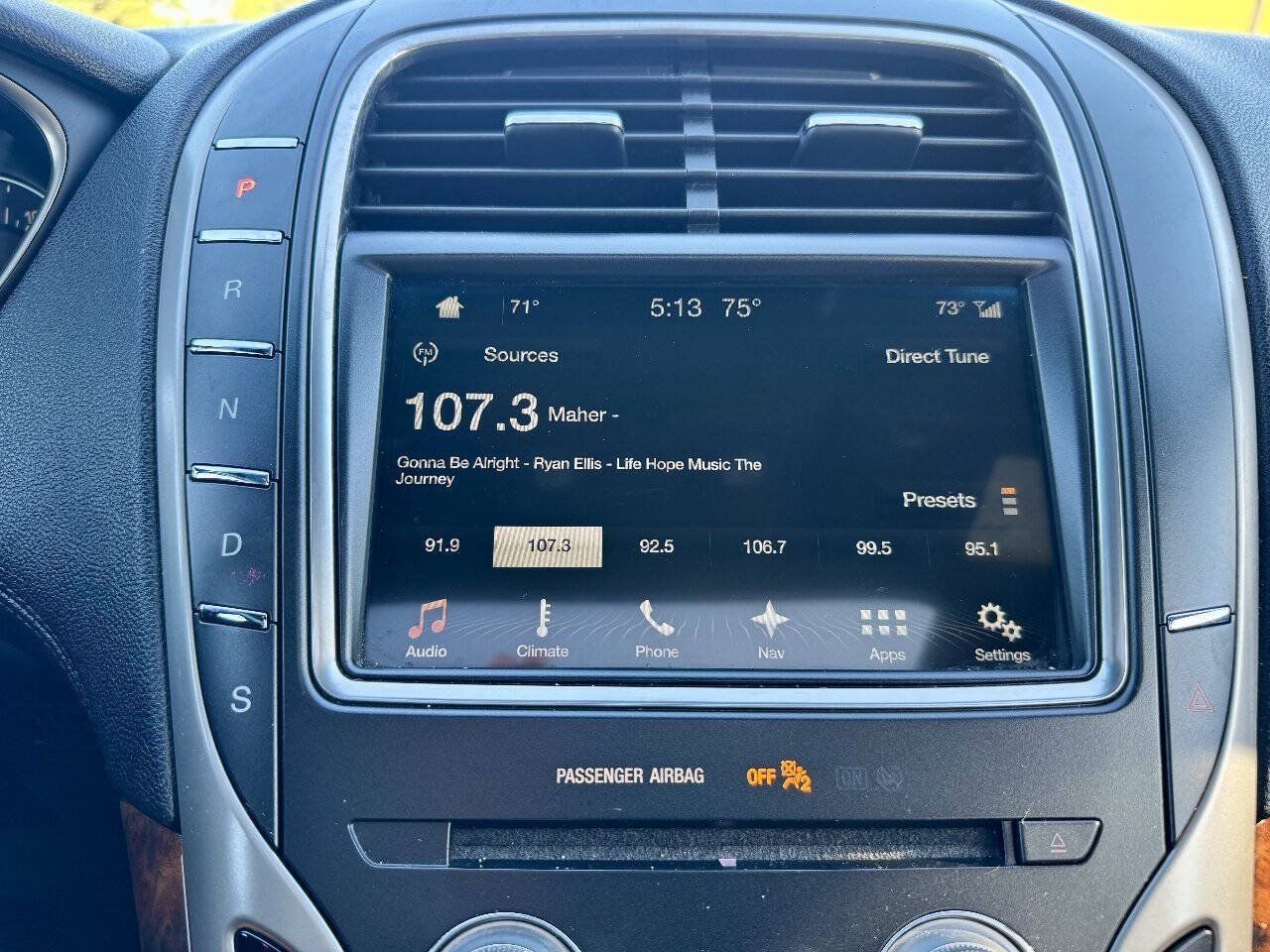 Used 2017 Lincoln MKX Reserve FWD image 18