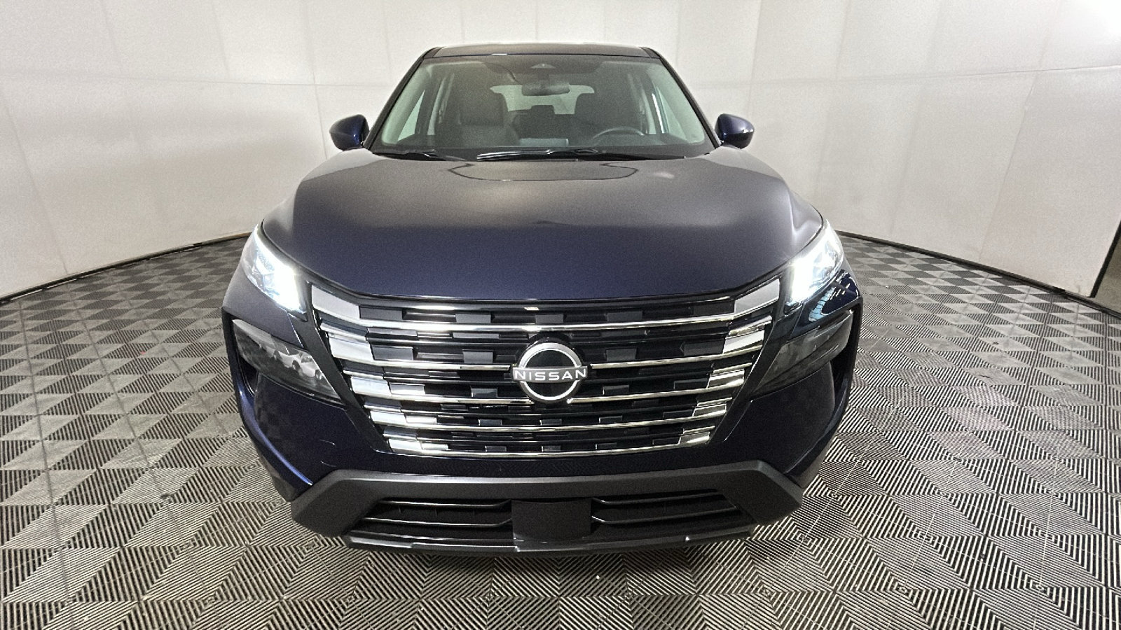 Certified 2026 Nissan Rogue SV AWD/4WD image 9