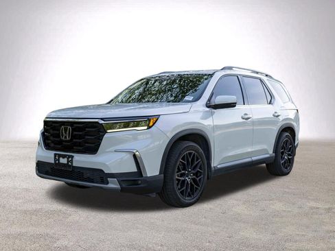Used 2023 Honda Pilot Touring image 5