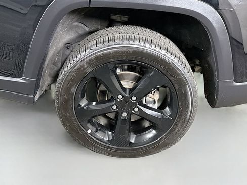 Used 2023 Jeep Grand Cherokee Limited w/ Black Appearance Package image 37