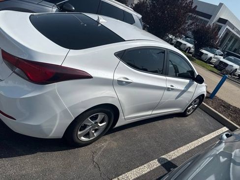Used 2014 Hyundai Elantra SE FWD image 4