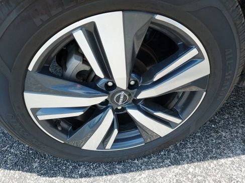Used 2023 Nissan Rogue SL w/ SL Premium Package AWD/4WD image 3