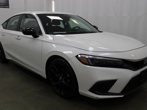 Used 2024 Honda Civic Sport image 3