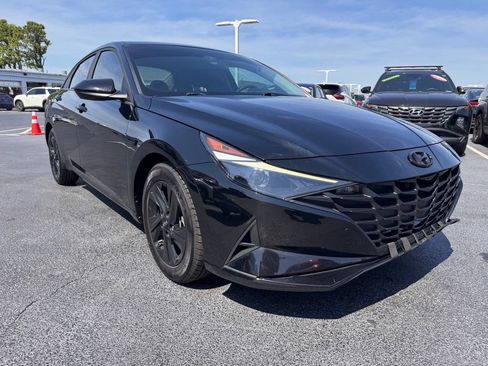 Used 2023 Hyundai Elantra SEL FWD image 7