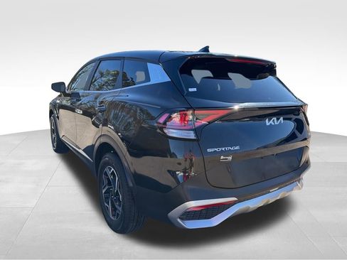 Certified 2024 Kia Sportage LX image 3