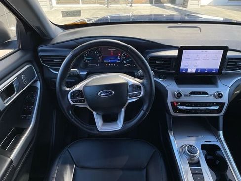 Used 2021 Ford Explorer XLT w/ Equipment Group 202A image 11