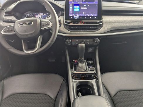 Used 2024 Jeep Compass Latitude image 23