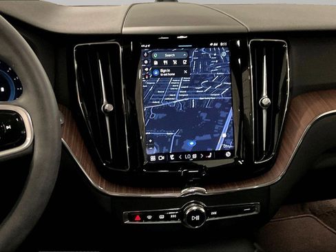 Used 2023 Volvo XC60 B5 Plus FWD image 9