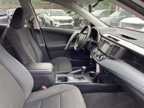 Used 2016 Toyota RAV4 LE FWD image 10