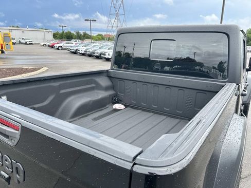 Used 2023 Jeep Gladiator Sport w/ Off Road Group AWD/4WD image 17
