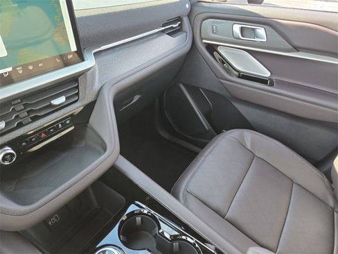 New 2026 Ford Explorer Platinum image 21