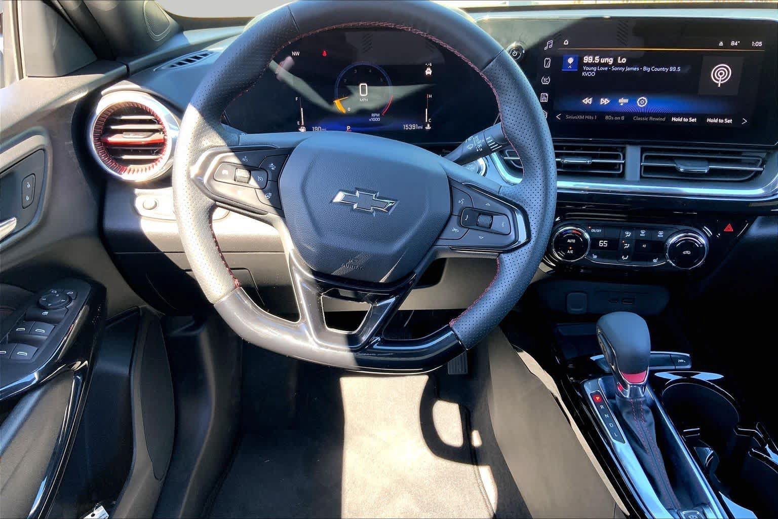 Used 2025 Chevrolet Trax RS w/ Sunroof Package FWD image 6