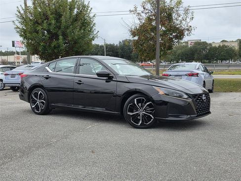 Used 2023 Nissan Altima 2.5 SR image 2