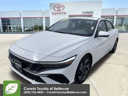 Used 2025 Hyundai Elantra SEL image 7