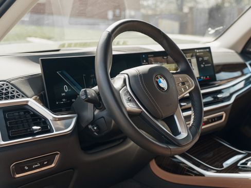 Used 2026 BMW X7 xDrive40i AWD/4WD image 9