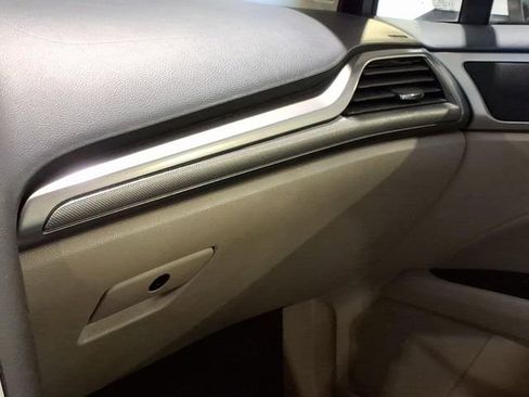 Used 2017 Ford Fusion SE FWD image 24