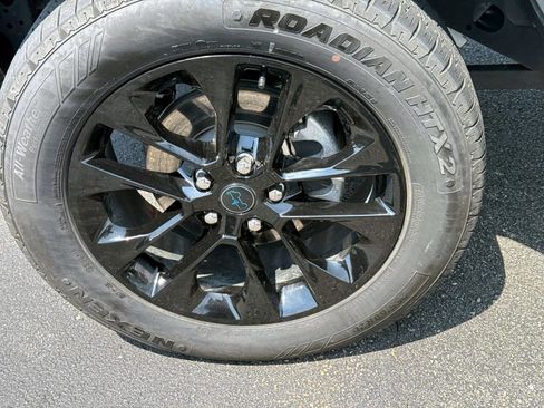 Used 2024 Jeep Wrangler Unlimited Sahara w/ Technology Group image 5