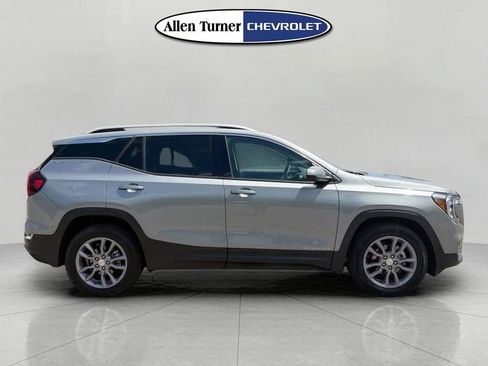 Used 2024 GMC Terrain SLT AWD/4WD image 3