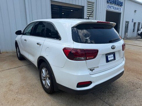 Used 2020 Kia Sorento LX FWD image 2