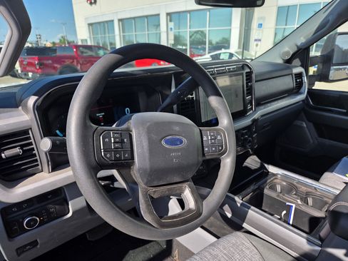 Used 2023 Ford F350 XLT w/ XLT Premium Package AWD/4WD image 5