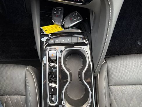 Used 2023 Buick Envision Avenir AWD/4WD image 32