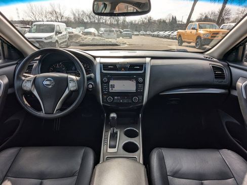 Used 2015 Nissan Altima 2.5 SL w/ Technology Package FWD image 3